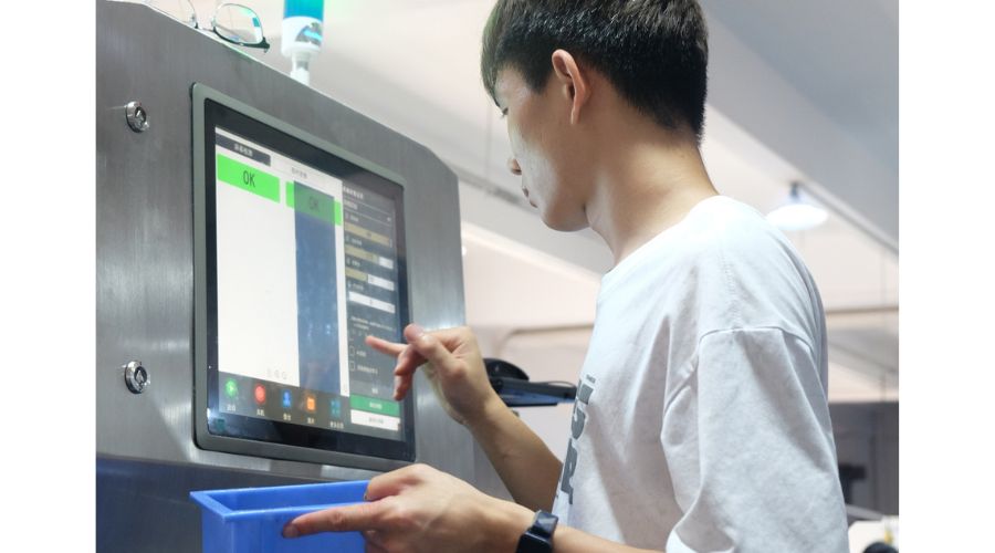 Operator Monitoring Free Fall Metal Detector Performance