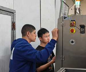 Foodman service engineer providing on-site installation guidance for inspection system at food processing facility