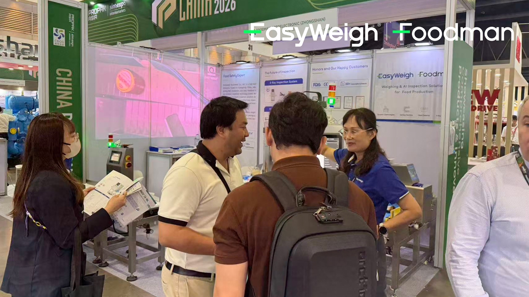 International visitors from various countries networking at EasyWeigh and Foodman booth